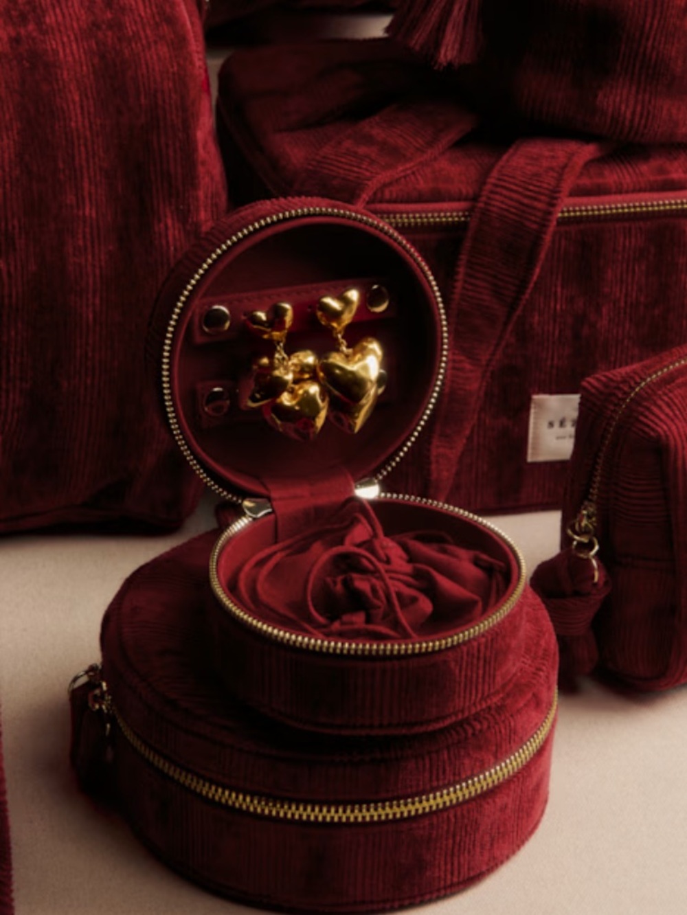 SEZANE LARGE VELVET JEWELRY CASE. RED
